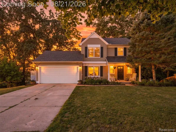 4167 Grassmere Ct, Waterford, MI 48329