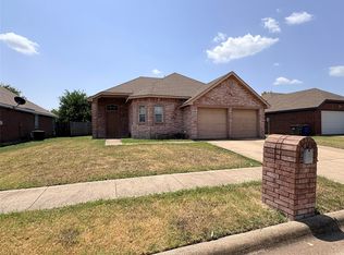 304 W Glen Meadow Dr, Glenn Heights, TX 75154