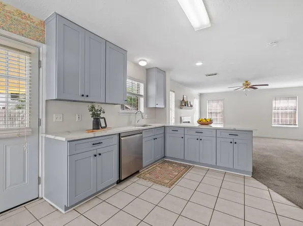 8727 Orchard Ln, La Porte, TX 77571