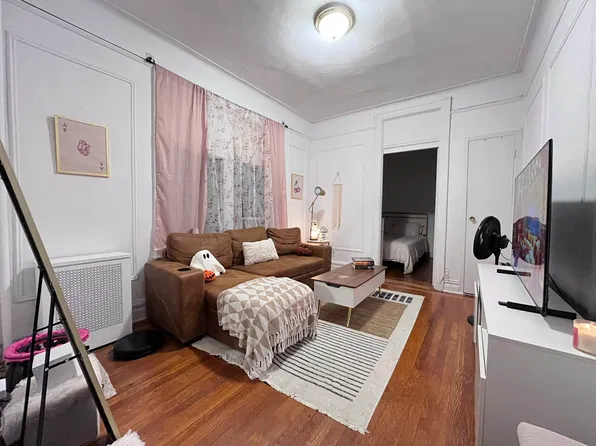 25-54 38th Street image 1 of 6