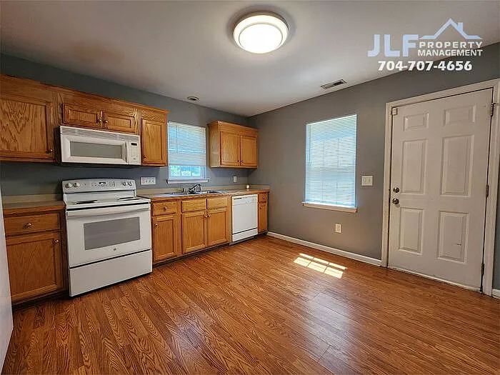 2508 S Ridge Ave — Photo 5