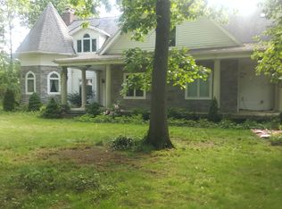 2056 Crest Rd, Syosset, NY 11791