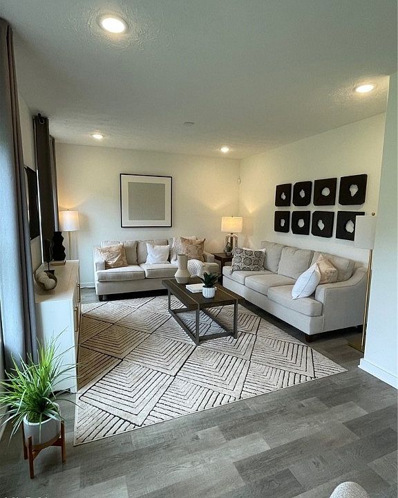 2nd image of 307 River Run Dr