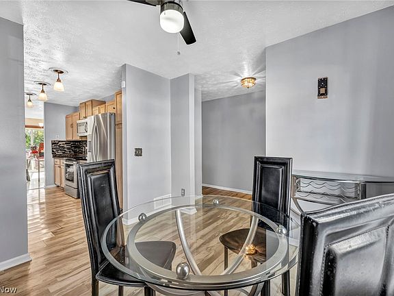 4th image of 16204 Sunny Glen Ave