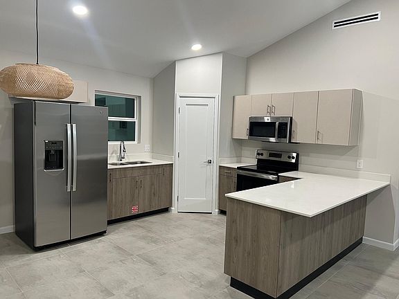 4th image of 1417 E Iris Ave #2