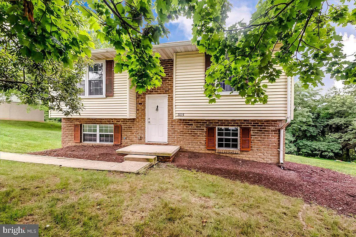 2 bed, 1.5 bath, 1220 sqft, $2,000 — Photo 1