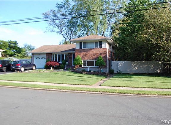 2nd image of 5 Fairlawn Dr