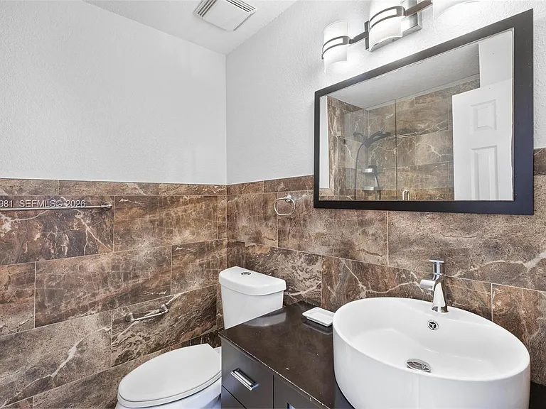 2430 SW 22nd Ter — Photo 31