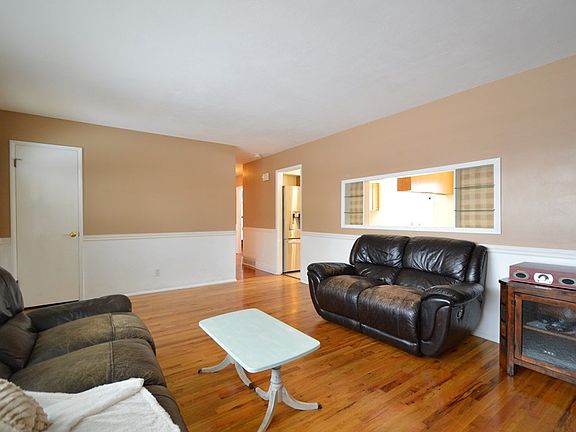 4th image of 638 Crestview Ave