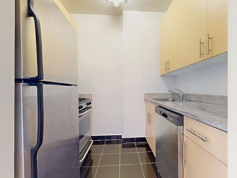90 Washington St #15D — Photo 3