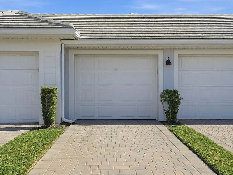 14204 Heritage Landing Blvd #712 — Photo 4