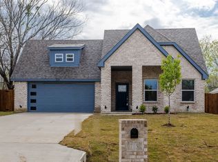 715 Mineral Wells St, Terrell, TX 75160