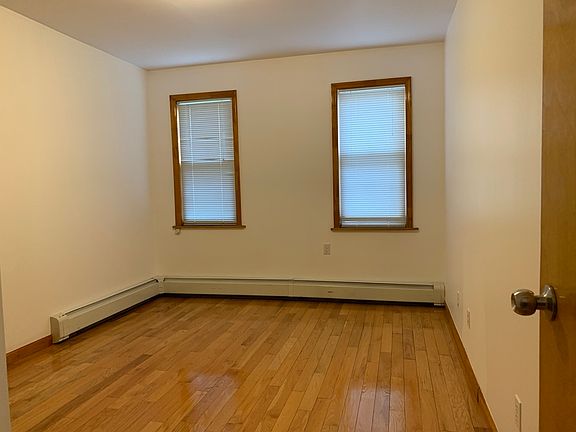5th image of 31-31 30th St