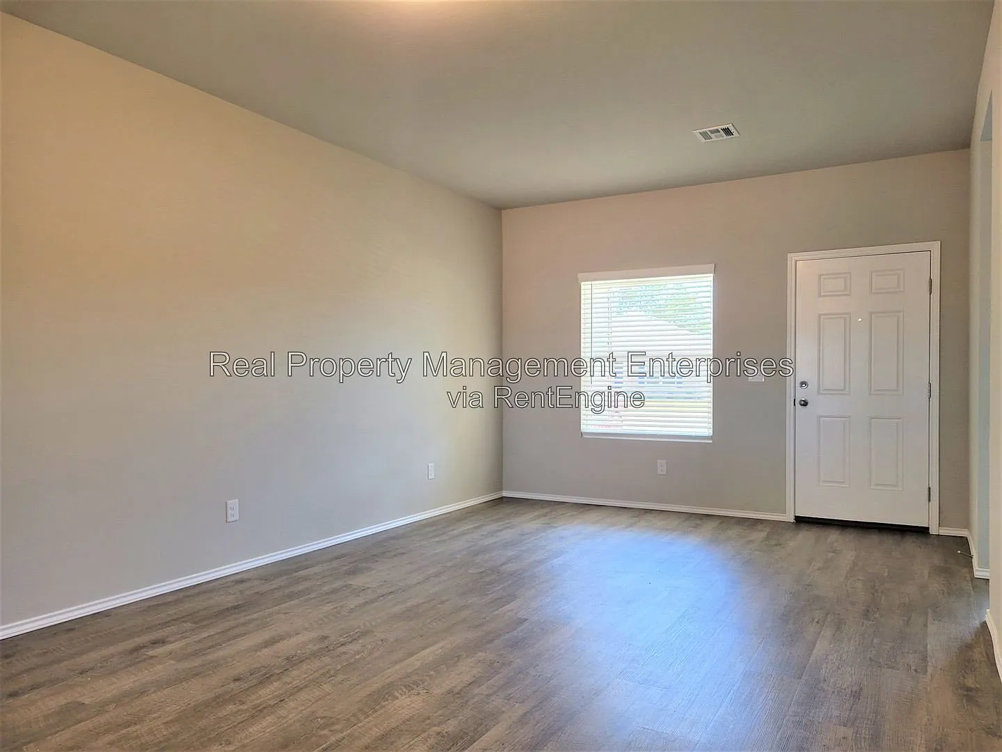 4 bed, 2.0 bath, 1640 sqft, $1,775 — Photo 2