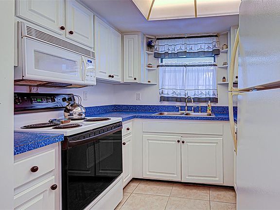 5th image of 1730 Manasota Bch #216