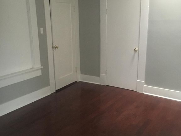 4th image of 1032 W Magnolia Ave