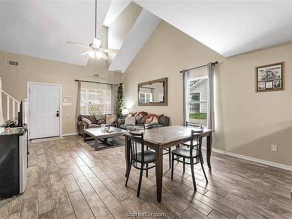 5th image of 1718 Boardwalk Ct #A