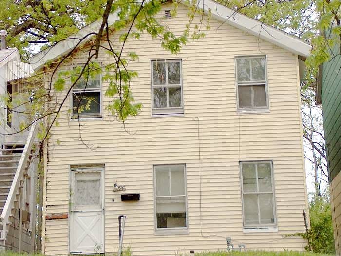 1226 Pershing