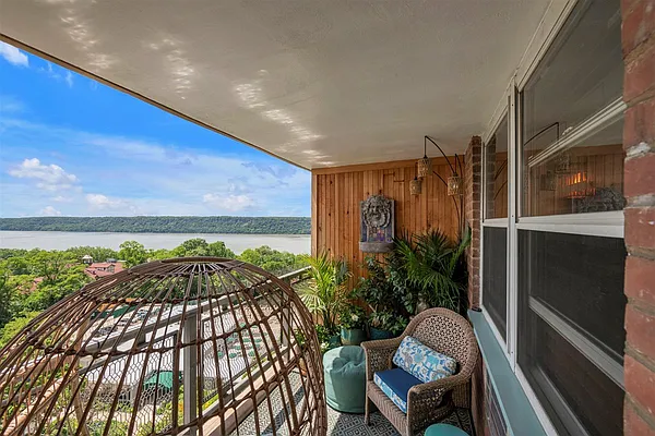 Sold by Compass | media 12