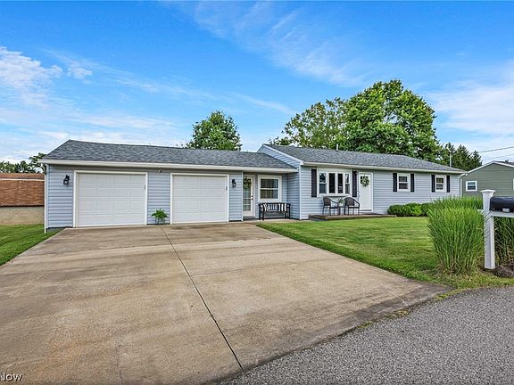 3rd image of 374 Meadow Ln