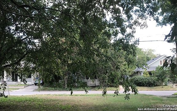 4th image of 442 E Magnolia Ave