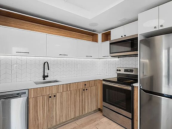 4th image of 60 W 125th St #910