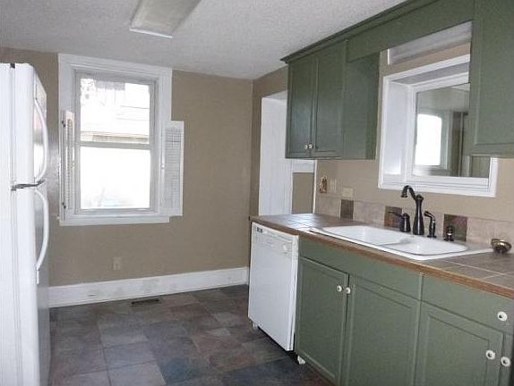 4th image of 258 Hammond Ave