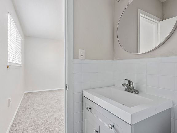 5th image of 2810 Dorchester Dr APT 29