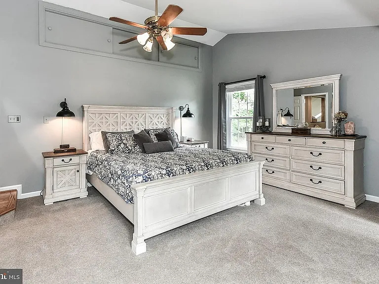 7910 Oak Hollow Ln — Photo 40