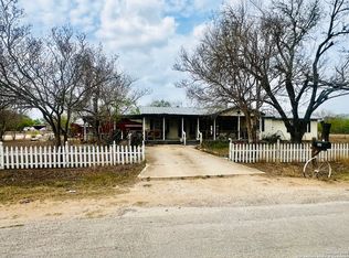 521 CR 7713 #1, Devine, TX 78016