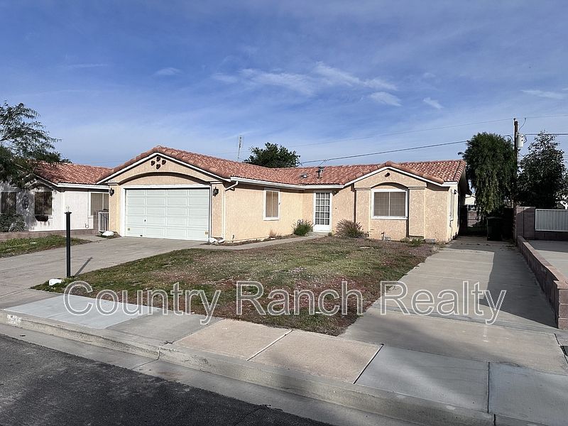 2nd image of 1631 De Angelis Ave