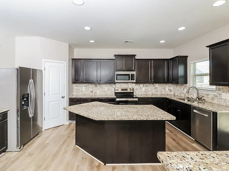 26 Robin Rd — Photo 9