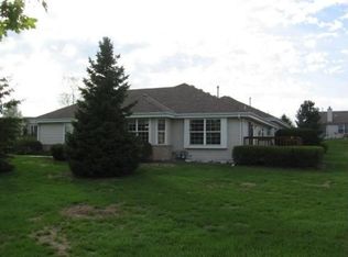 W142N9729 Knollcrest Cir, Germantown, WI 53022