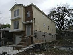 2nd image of 46 Kenmore Ave
