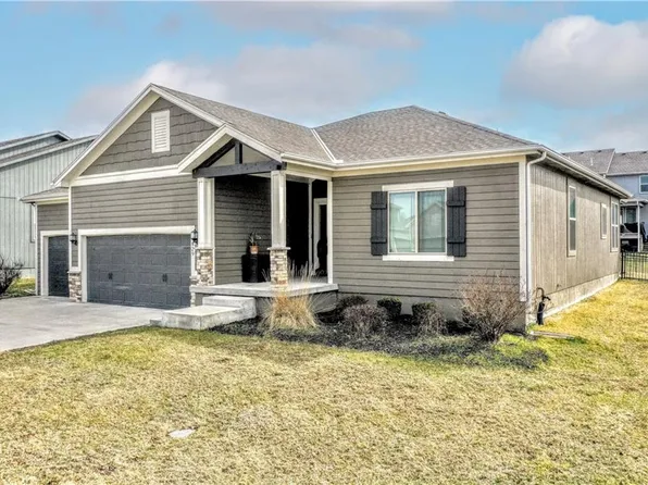 1829 NE Riley Dr, Lees Summit, MO 64086