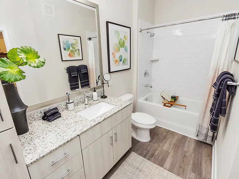POINTE AT EAST SHORE APARTMENTS — Photo 7