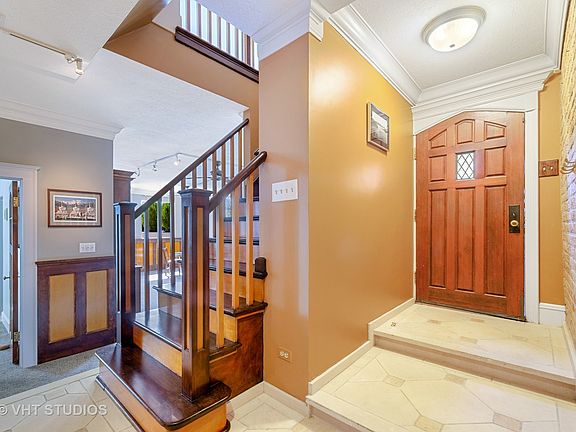 3rd image of 1194 W Sherwin Ave #3E