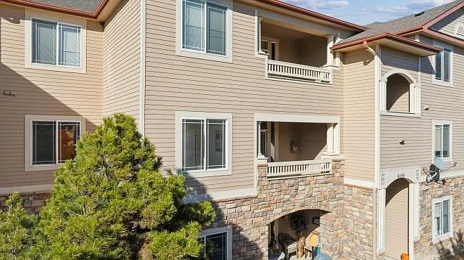 8456 S Hoyt Way #1-205 — Photo 2
