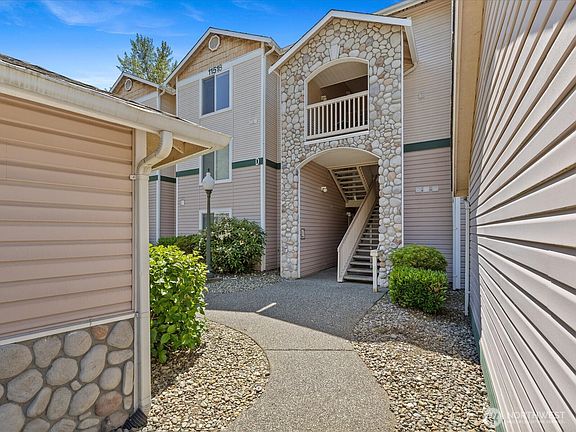 4th image of 11518 12th Avenue W #D304
