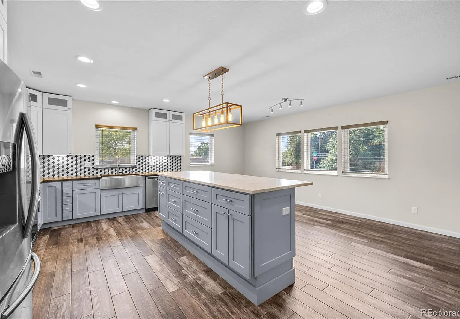 5 bed, 3.0 bath, 2726 sqft, $3,500 — Photo 4