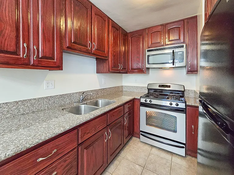 1809 Oakwood Ave — Photo 8