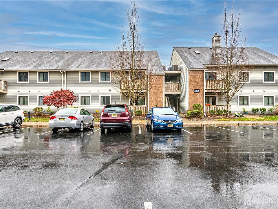 1st image of 211 Ravens Crest Dr