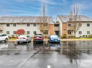 211 Ravens Crest Dr, Plainsboro, NJ 08536