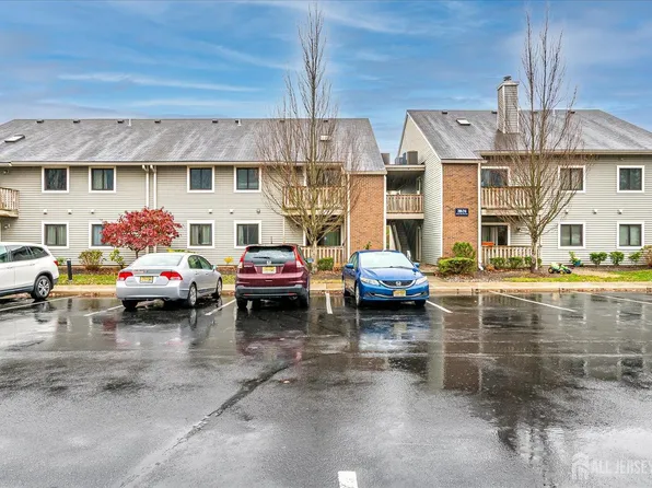 211 Ravens Crest Dr, Plainsboro, NJ 08536