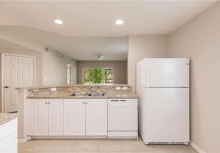 27400 Palmesta Cir #A — Photo 13
