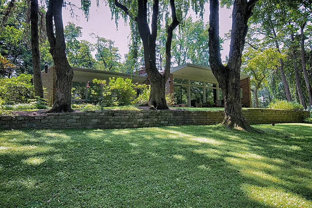 500 Fairview Rd photo 1