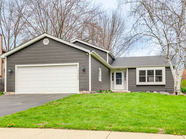 17720 W Dartmoor Dr, Grayslake, IL 60030