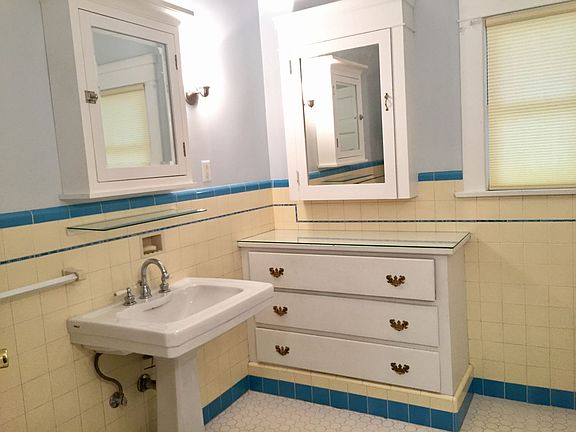 3rd image of 639 S El Molino Ave