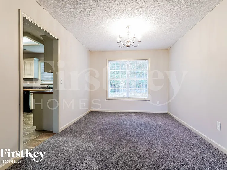 894 Hawk Creek Trl — Photo 4