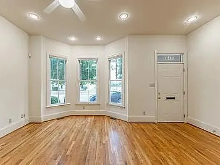 1422 W Cary St — Photo 2